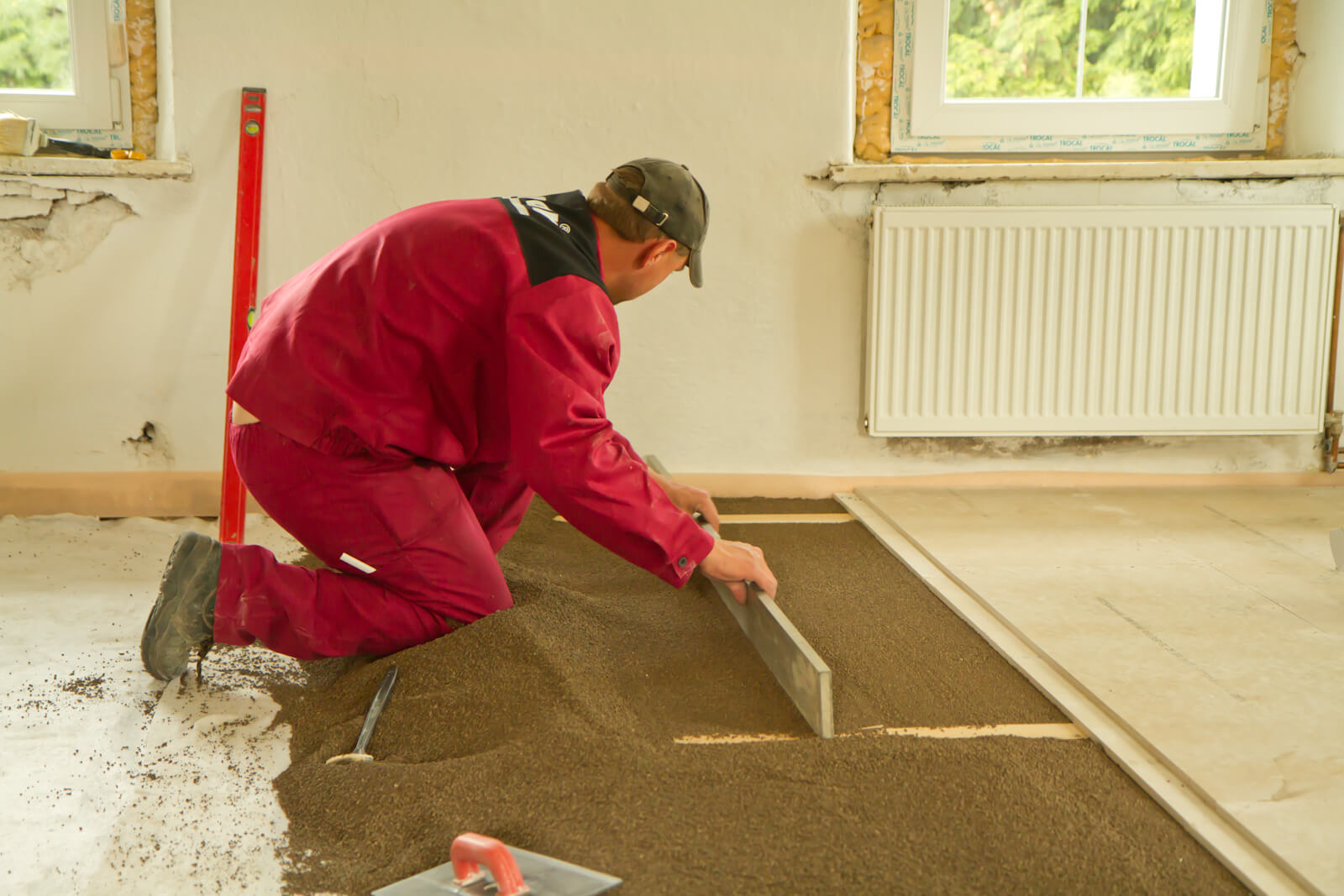 Выравнивание пола в Вятских Поляне в октябре