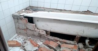 Демонтаж ванны в Вятских Поляне от Мастер24 — быстро, недорого, вывоз старой ванны от 1015 руб.